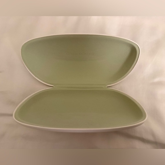 Gentle Monster Gift Bag, Box, Cleaning Cloth, Case - Picture 2 of 9